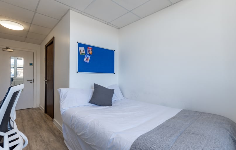 En Suite Classic Refurbished, MyPad Paisley, 26 Gilmour Street, Central, Paisley - Image 1